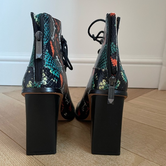 BCBGMaxAzria stylish, snake print, super comfortable lace up heels - Picture 4 of 7